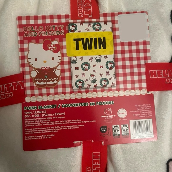 Hello kitty Christmas blanket - Picture 3 of 3